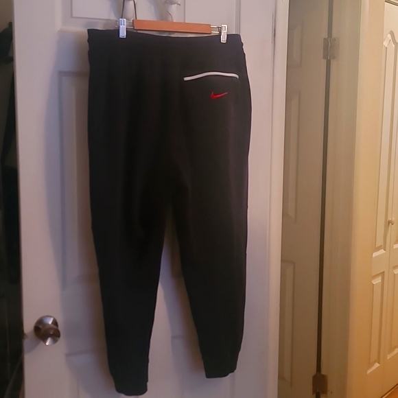 Nike sweatpants - Picture 2 of 2